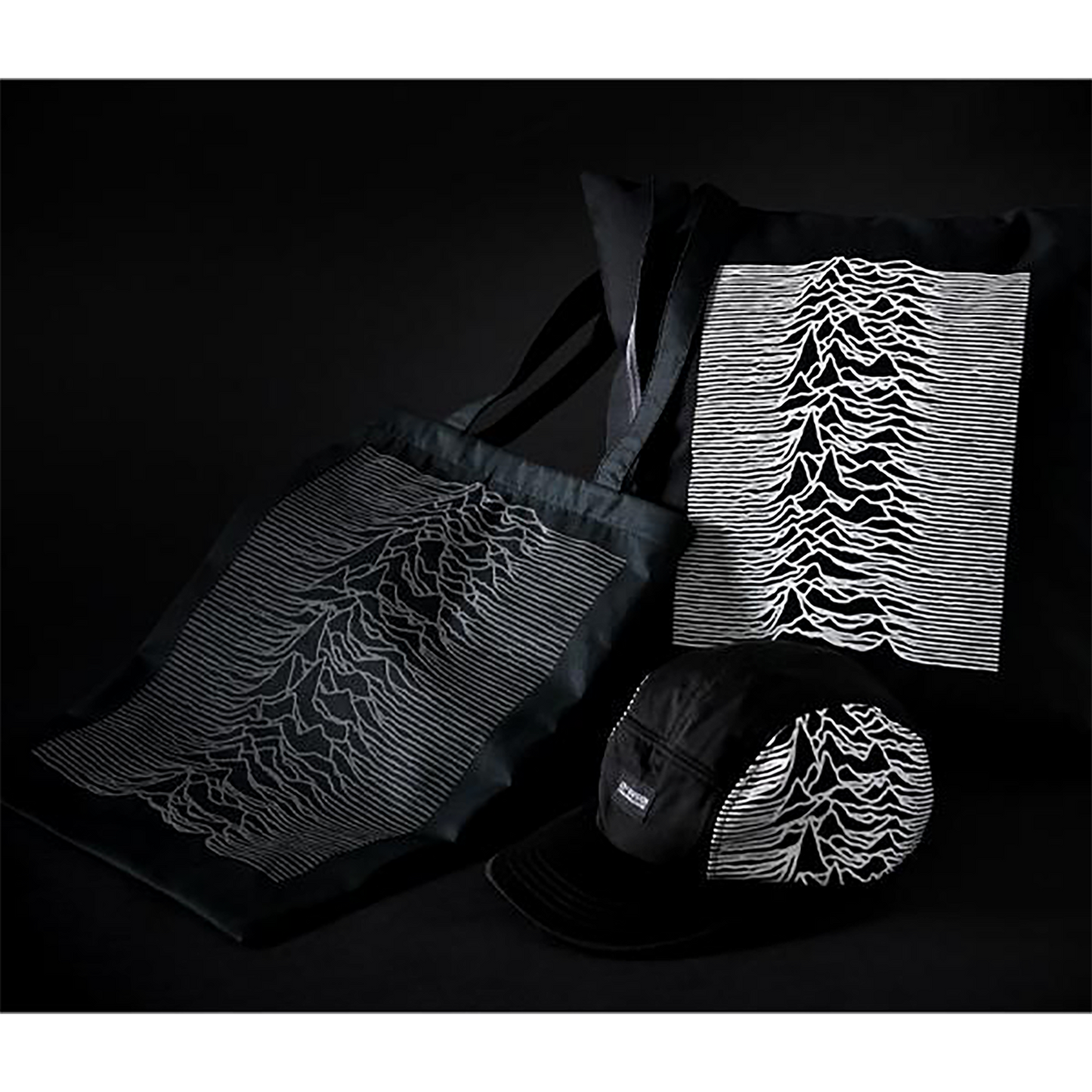 SQUARE CUSHION "UNKNOWN PLEASURES"