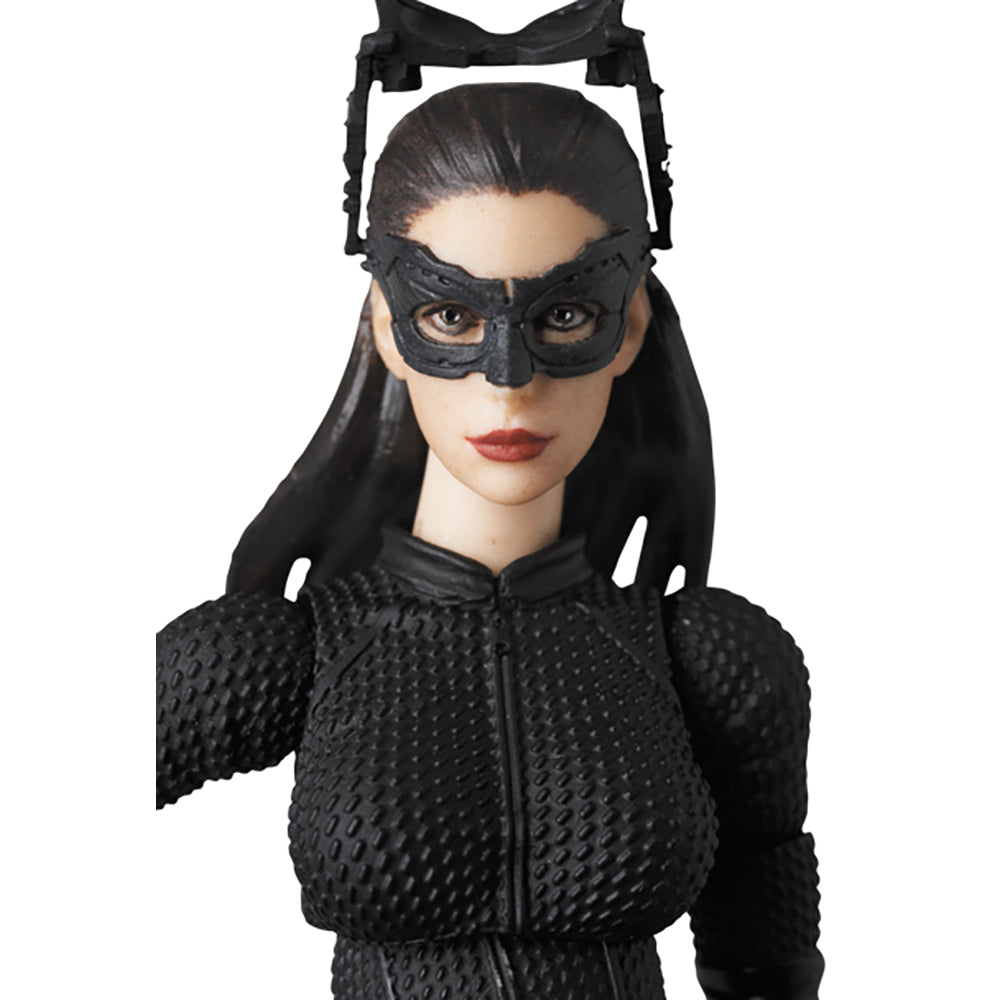 MAFEX SELINA KYLE_4