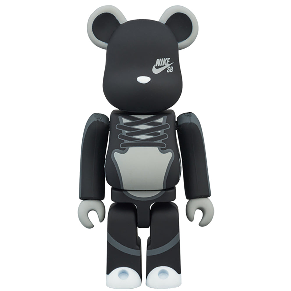 BE@RBRICK NIKE SB BLACK 100％ & 400％_1