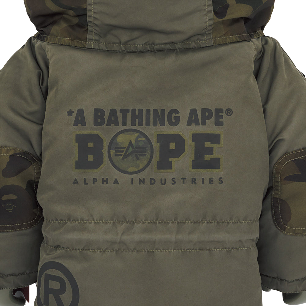 BE@RBRICK BAPE(R) × ALPHA CAMO SHARK 2023 1000％