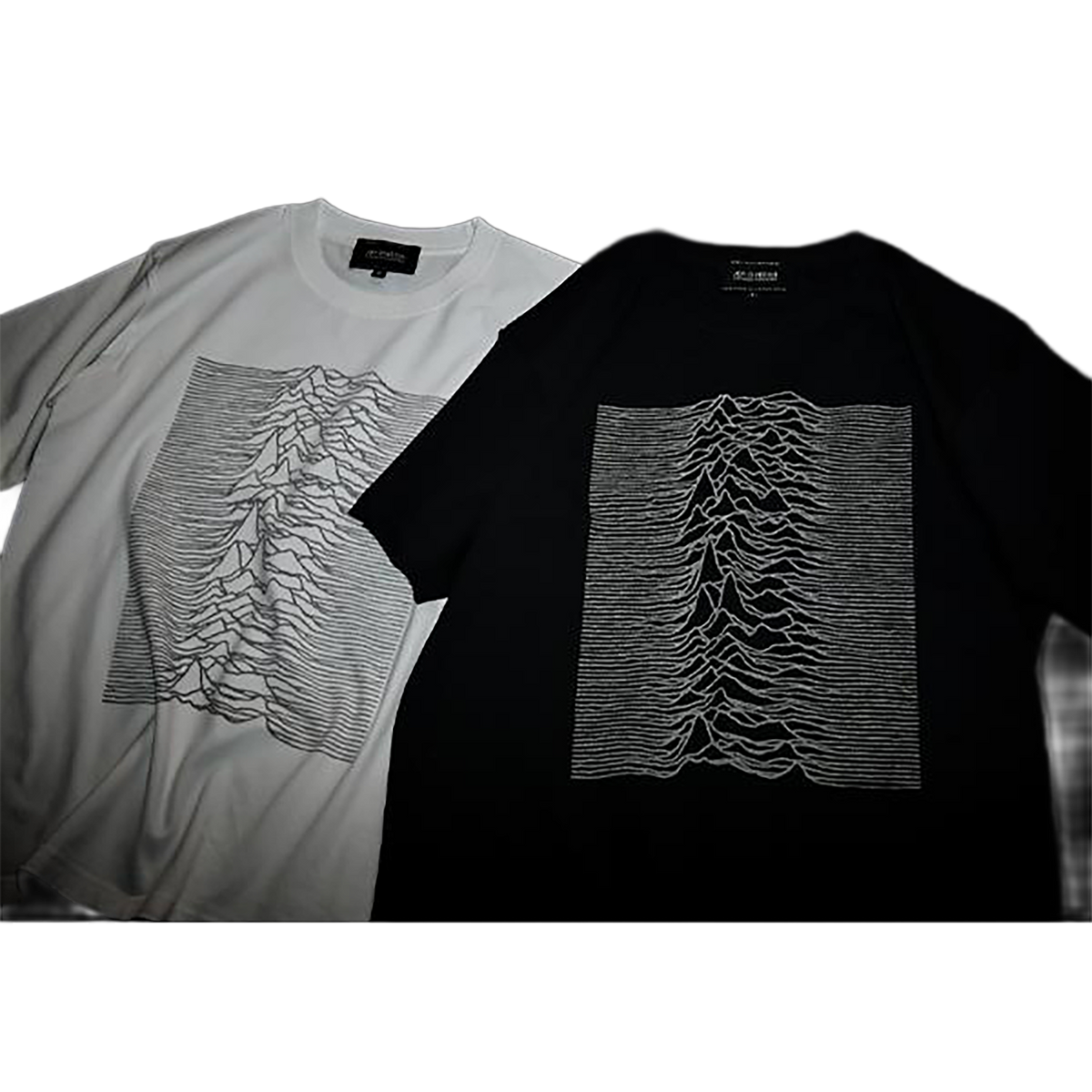 REFLECTIVE PRINT TEE "UNKNOWN PLEASURES" 