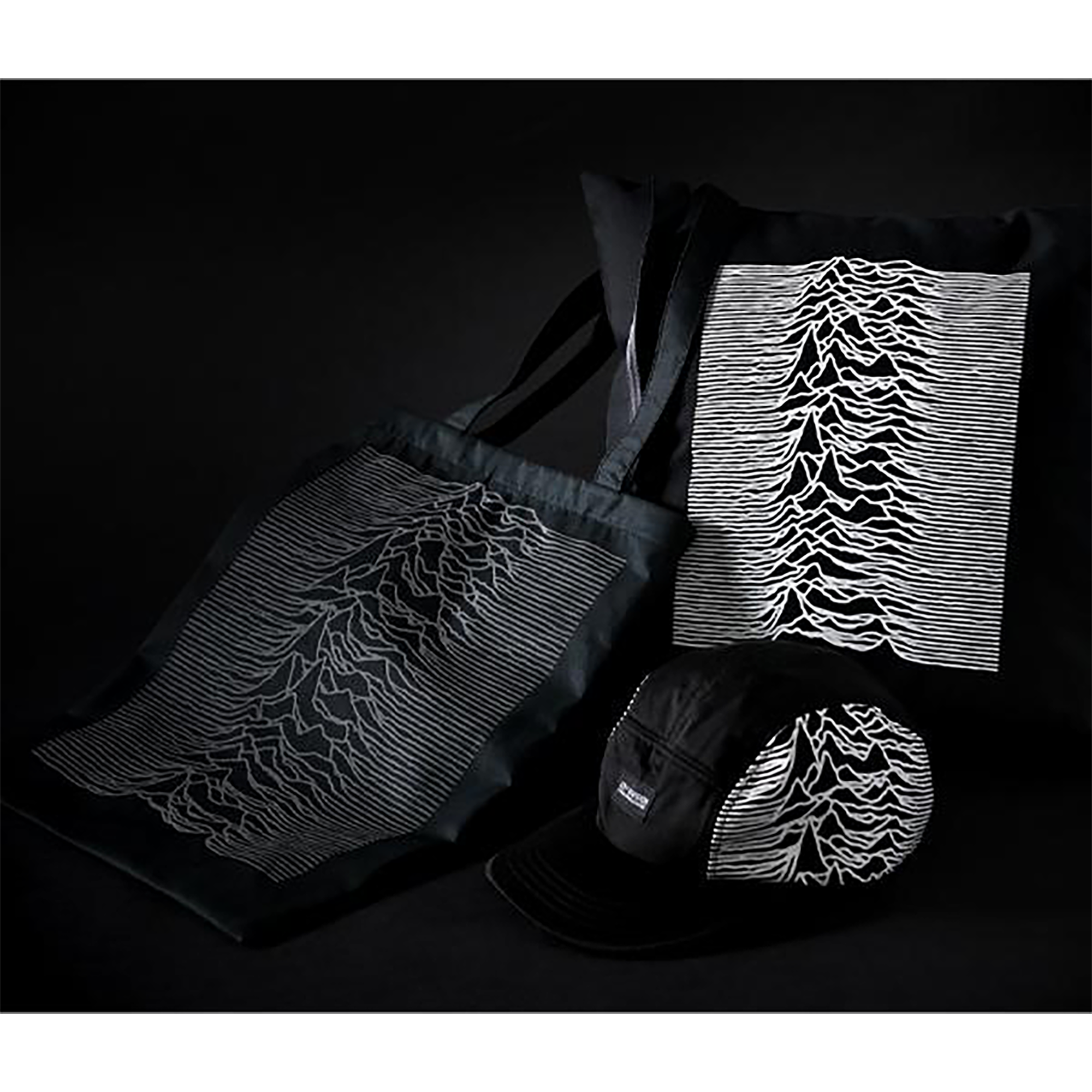 SQUARE CUSHION "UNKNOWN PLEASURES"