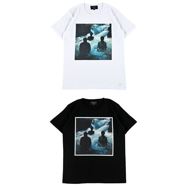 新品 VINYL ルースターズ 「DIS」 ジャケットプリントT VINYL “THE ROOSTERS” TEE DIS. | MEDICOM TOY OFFICIAL STORE